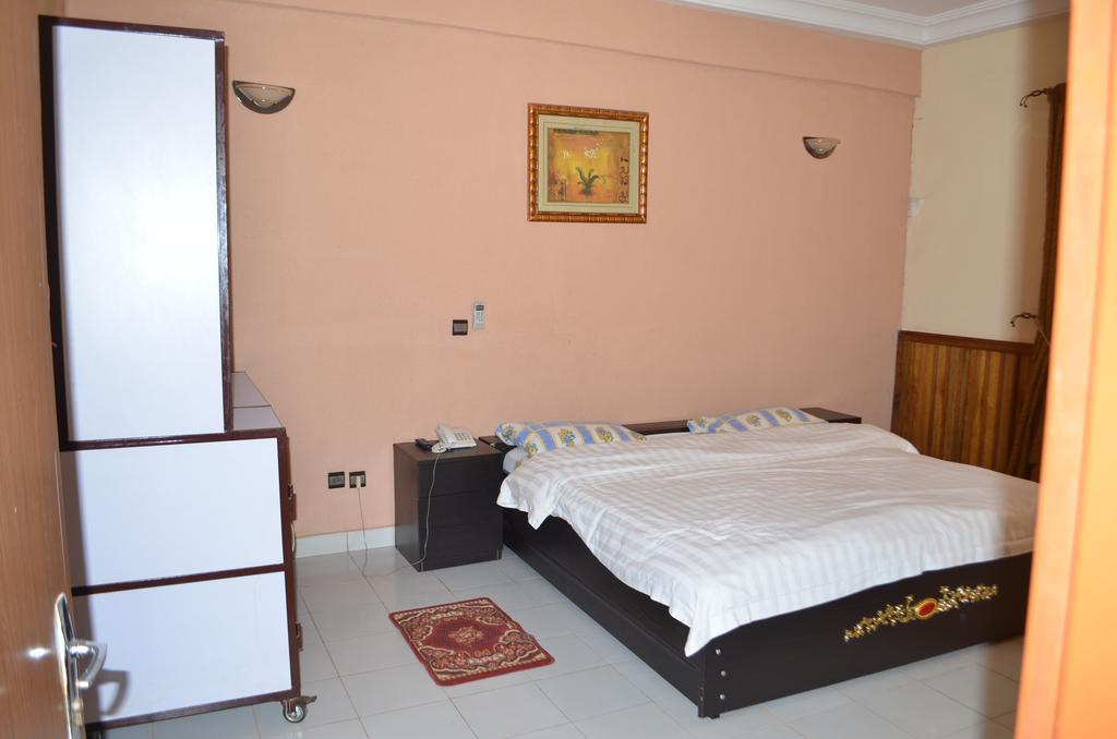 Ouaga Beach Hotel Ouagadougou Esterno foto