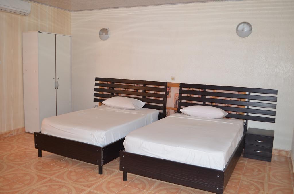 Ouaga Beach Hotel Ouagadougou Esterno foto