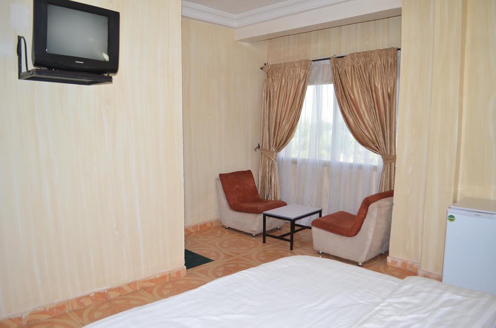 Ouaga Beach Hotel Ouagadougou Esterno foto