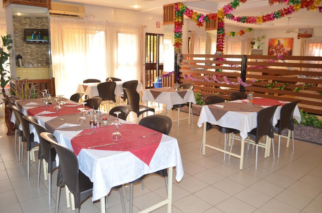 Ouaga Beach Hotel Ouagadougou Esterno foto
