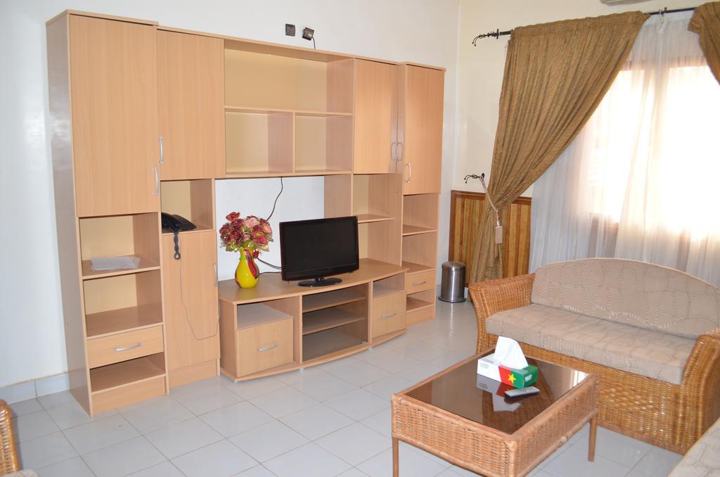Ouaga Beach Hotel Ouagadougou Esterno foto