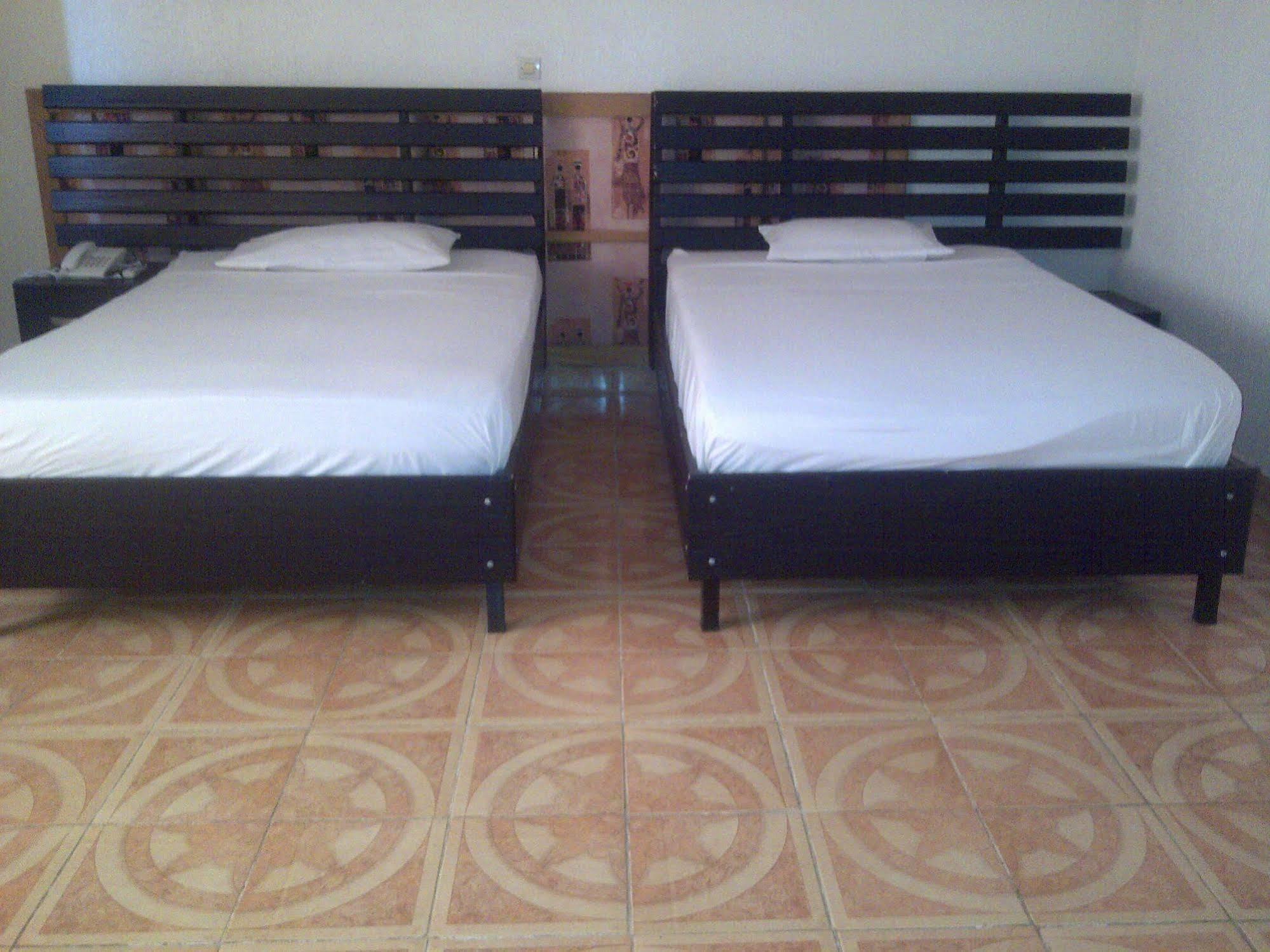 Ouaga Beach Hotel Ouagadougou Esterno foto